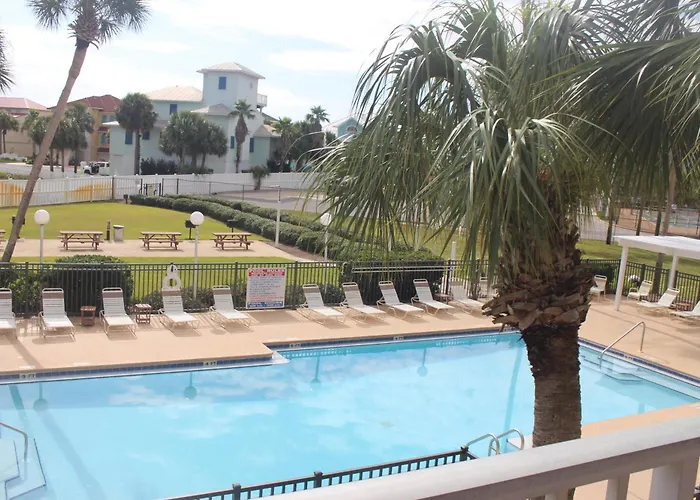 Quiet Condo Pool View Walk To Beach Family Friendly