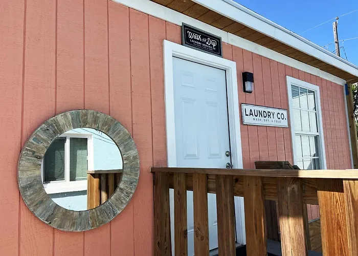 Sunsets, Seafood, And Serenity Pet - Boat Friendly
