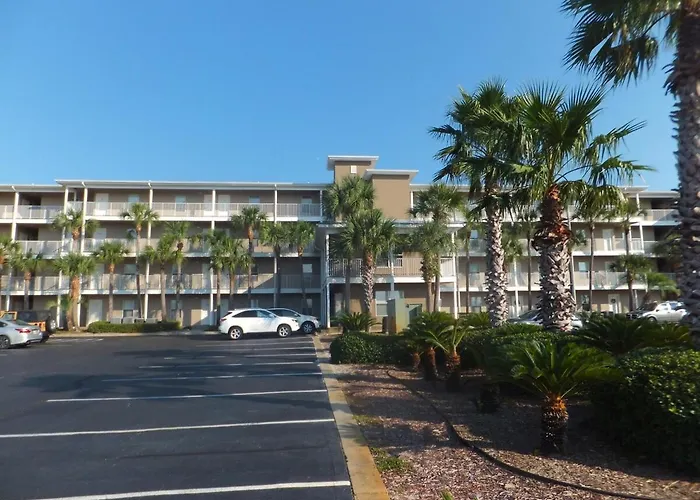 Quiet Condo Pool View Walk To Beach Family Friendly