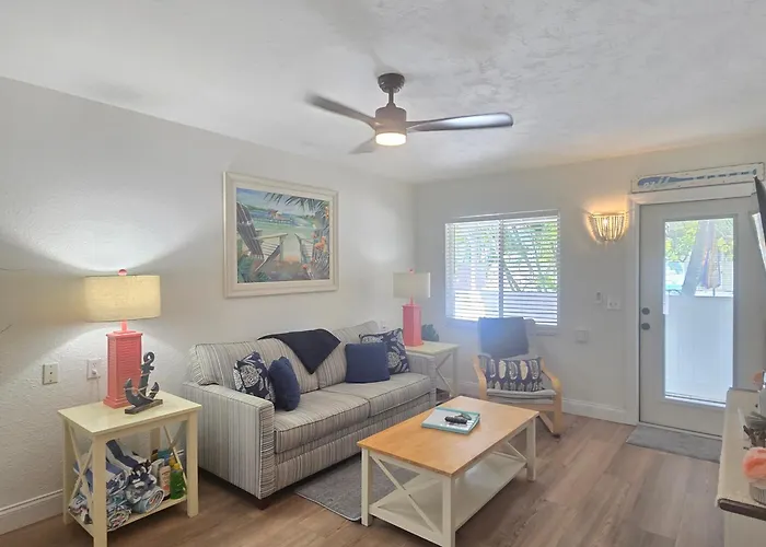 An Island Getaway At Palm Tree Villas