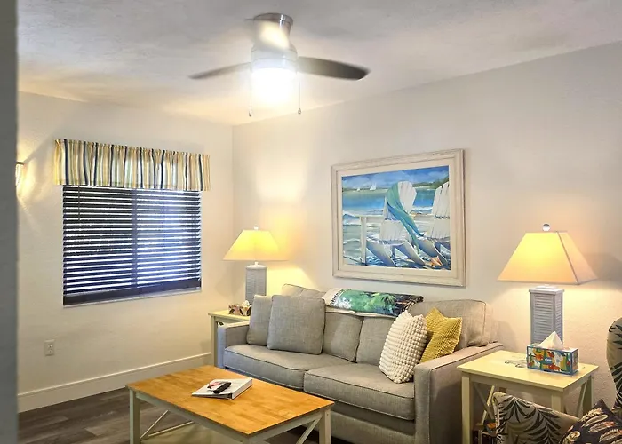 An Island Getaway At Palm Tree Villas