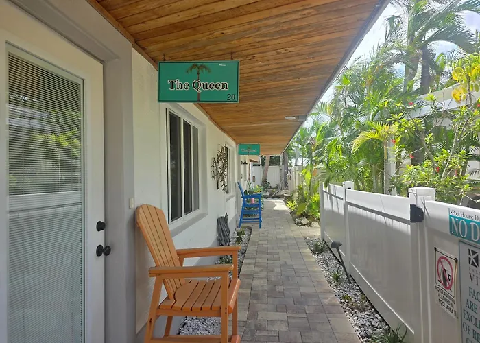 An Island Getaway At Palm Tree Villas