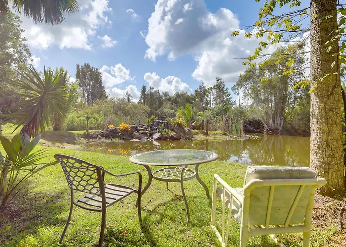 Family-Friendly Palm City Home: 14 Mi To Beach!