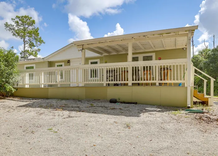 Family-Friendly Palm City Home: 14 Mi To Beach!