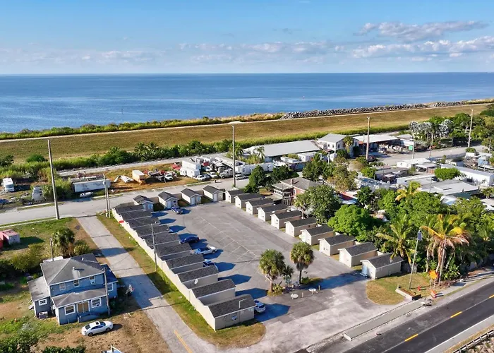 Cozy King Bed Studio - Affordable Fresh Cozy