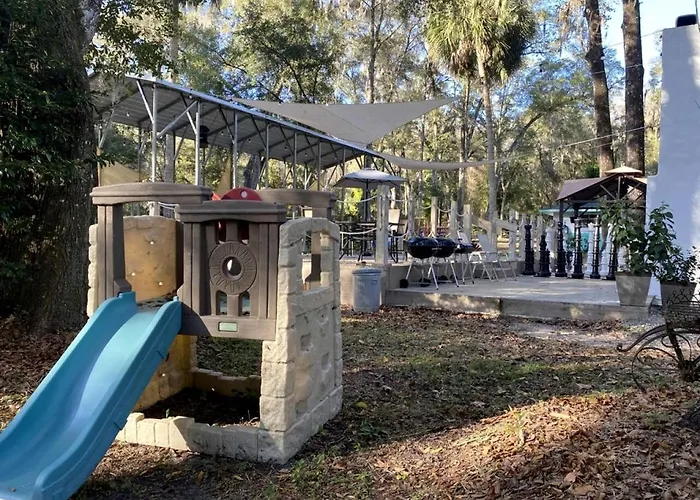 Picturesque Cottage With Fire Pit In Dunnellon, Florida