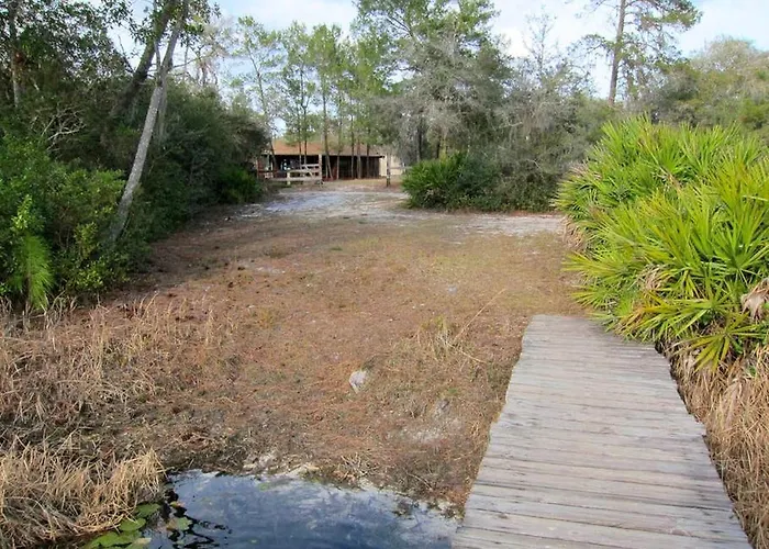Rustic Vacation Rental With A Charming Dock In Ocala National Forest, Florida