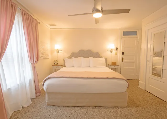 Inn On Charlotte Boutique Hotel