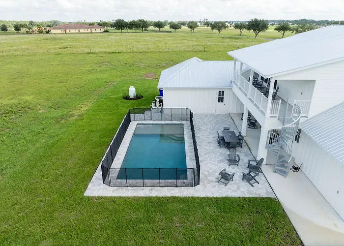 Family Retreat, Pool, Games & Farm Views, 10 Acres