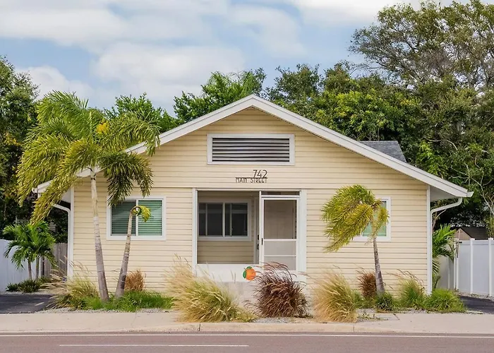 Cozy Coastal Cottage Whole House Sleeps 10