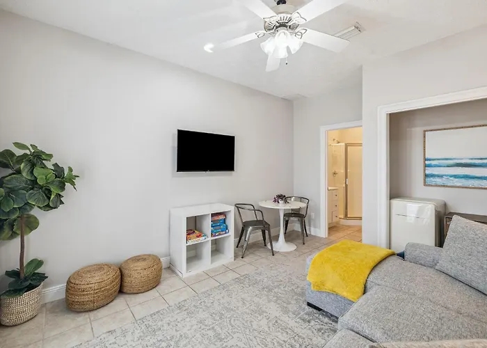 Tram-On-Time Carriage House By 30A Escapes