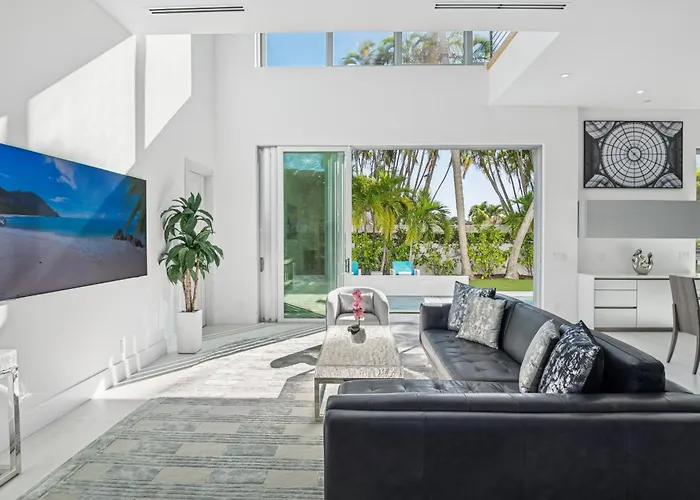 Luxury New Modern Beach Mansion In Best Location!