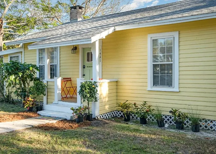Relaxing 2Br 1Bath Oasis Near River 9 Min To Beach