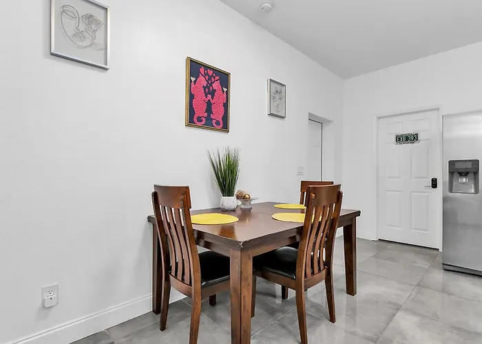 Roomstr Colorado Room 1 Bedroom In South Tampa With Shared Full Bathroom & Free Coffee