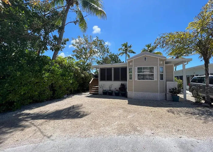 Waterfront Tiny House W Pool, Beach, And Boat Dock