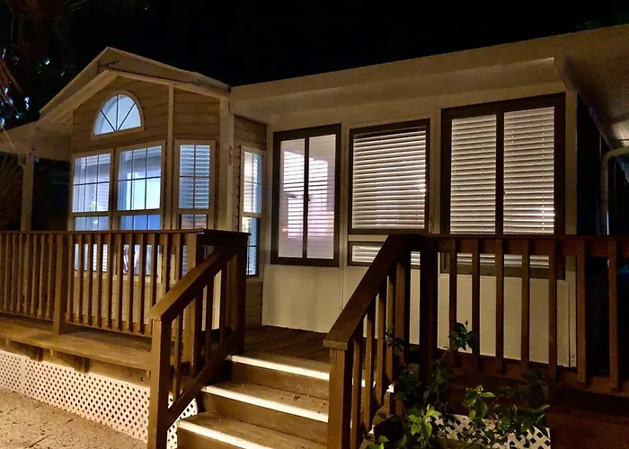 Waterfront Tiny House W Pool, Beach, And Boat Dock