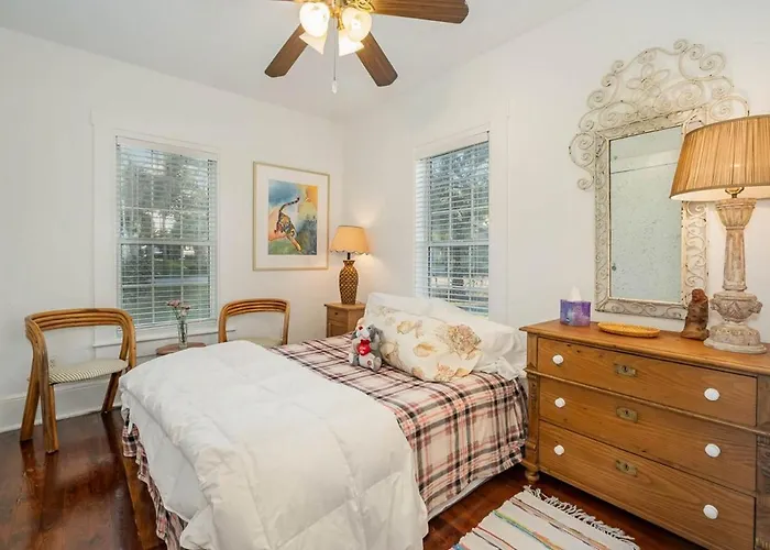 Relaxing 2Br 1Bath Oasis Near River 9 Min To Beach