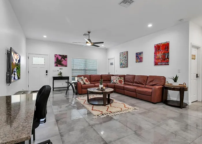 Roomstr Utah Room 1 Bedroom In South Tampa With Shared Full Bathroom & Free Coffee
