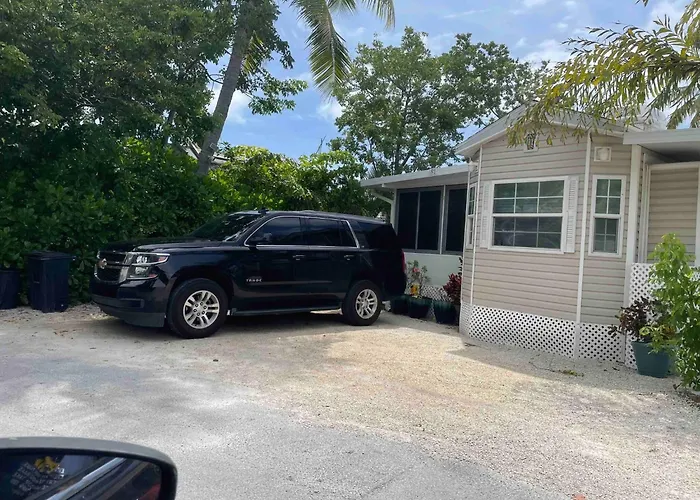 Waterfront Tiny House W Pool, Beach, And Boat Dock