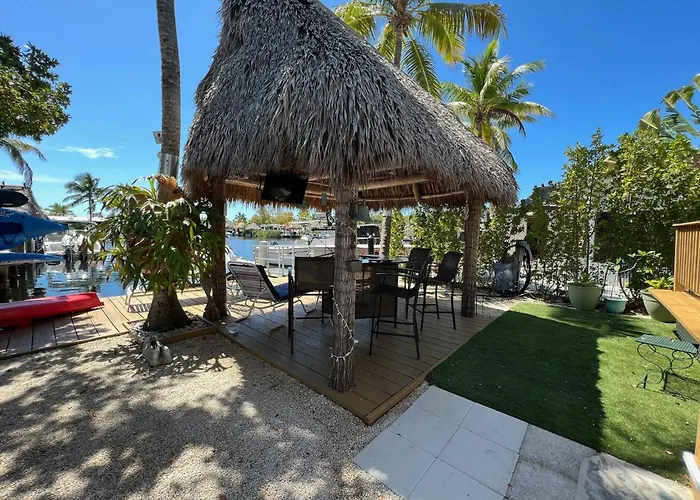 Waterfront Tiny House W Pool, Beach, And Boat Dock