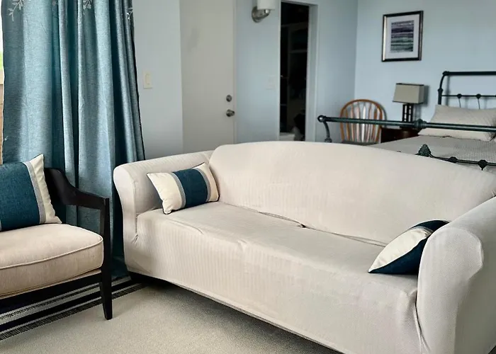 Coastal Bonita Springs Condo Steps Away To Beach Pool