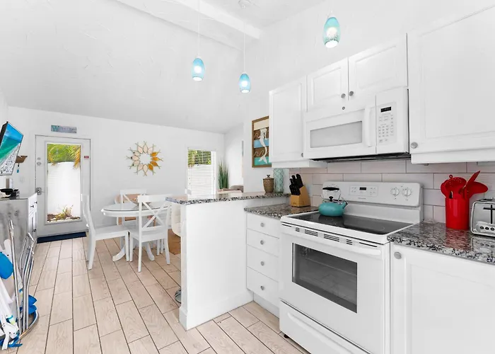 Crescent Beach Villas By Beachside Management
