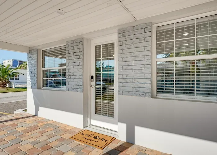 Walk To Gulf: Madeira Beach Condo W/ Patio