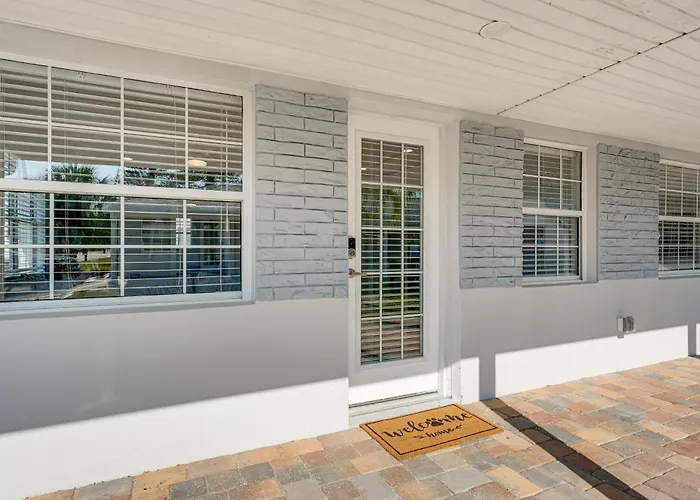 Walk To Gulf: Madeira Beach Condo W/ Patio