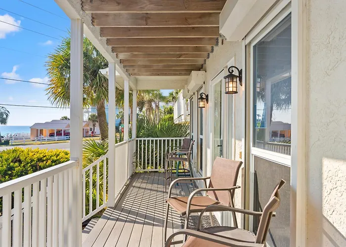 Vacation In This Gorgeous 2-Story Home! 3 Bedroom 3 Ba! Sleeps 8!