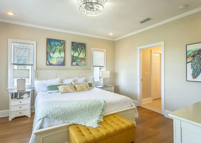 Pet Friendly- St George Island Sleeps 13- Pool