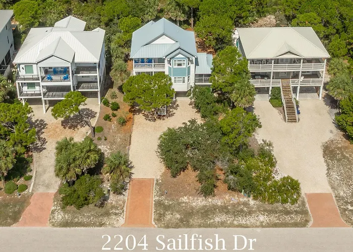 Pet Friendly- St George Island Sleeps 13- Pool