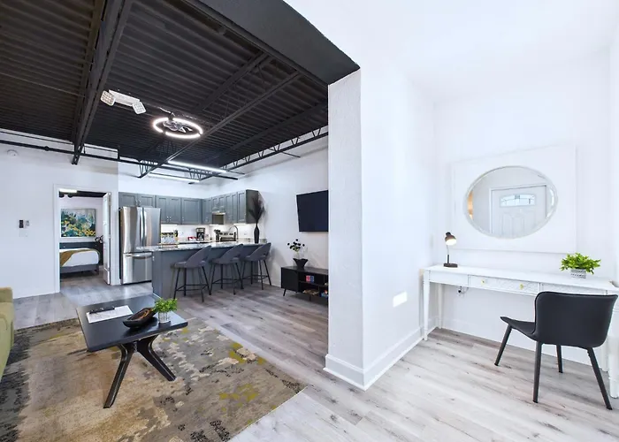 Minutes To Port! Loft Near Dining & Fun -Unit 207