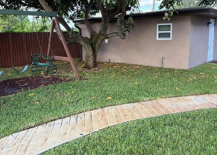 Modern Miami Gardens Stay Near Hard Rock Stadium