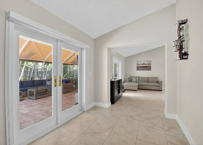 Family-Friendly Boca Gem! 4Br 3Ba With Pool & Sauna