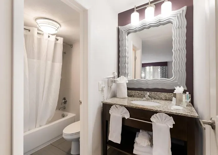 Clarion Inn & Suites Across From Universal Orlando Resort