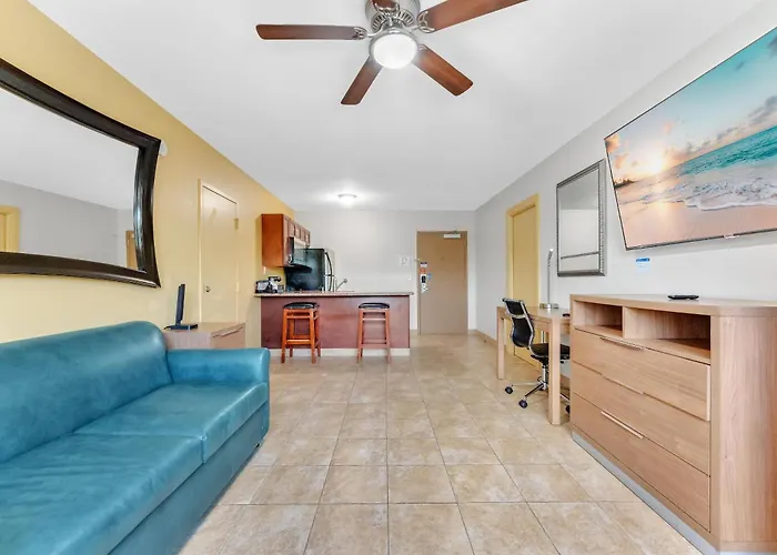 Rodeway Inn & Suites Fort Lauderdale Airport & Cruise Port