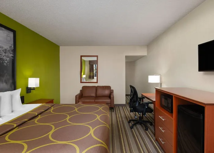 Super 8 By Wyndham Lake City