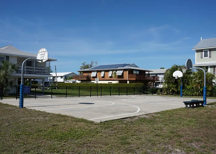 Anna Maria Island Beach Shack Pet Friendly!