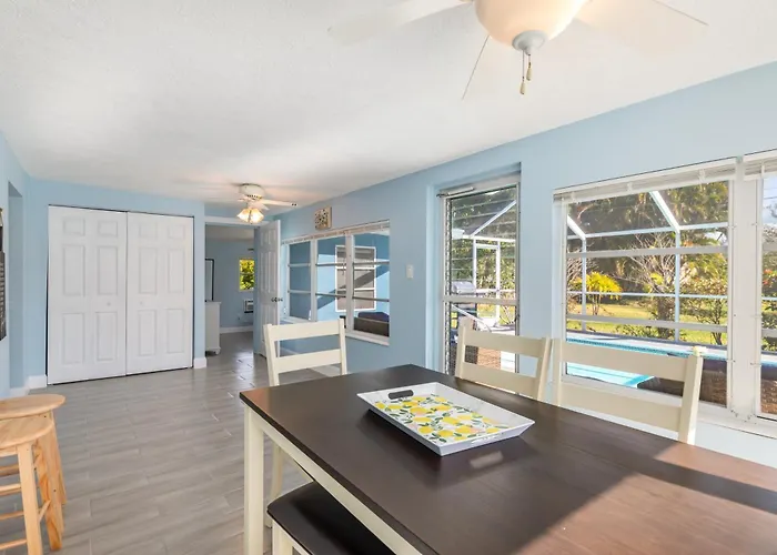 Relaxing 4 Bedroom Home With Pool