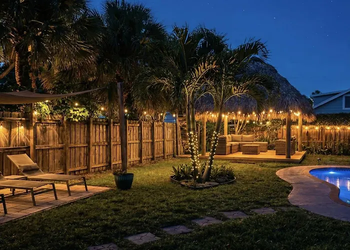 The Peacock Bungalow- Heated Pool & Jacuzzi- 5 Min To Beach!