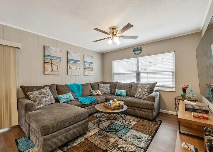Exquisite Retreat With Heated Pool For 14 Guests, Pool Table Paradise!