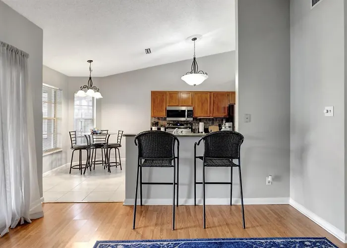 Stunning Heated Pool House For 10 In Brandon, Fl