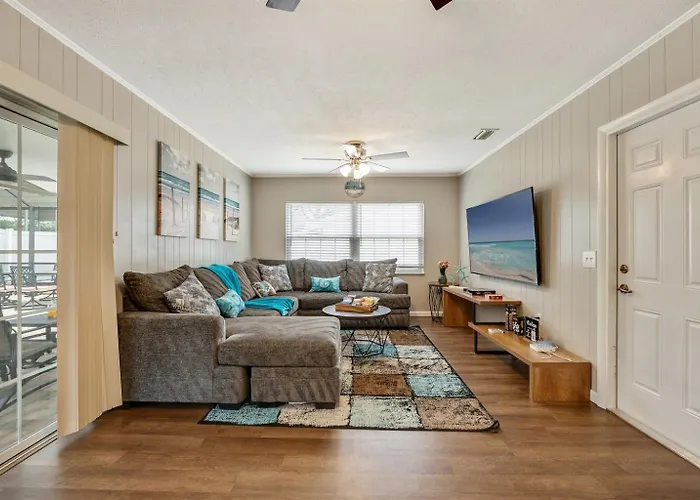 Exquisite Retreat With Heated Pool For 14 Guests, Pool Table Paradise!