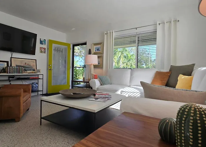 Sophisticated Charm In St Pete