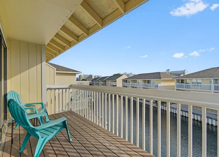 Waterfront Summer Vacay Free Private Beach Chairs & Umbrella Sleeps 5