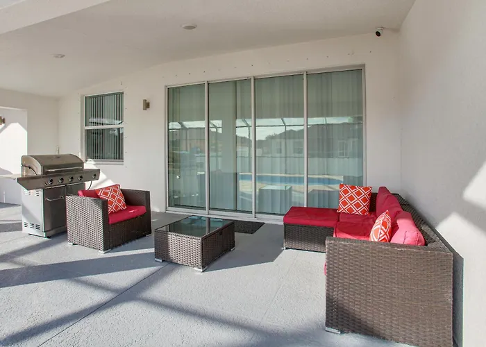 Furnished Lanai & Yard: Comfy Lehigh Acres Getaway