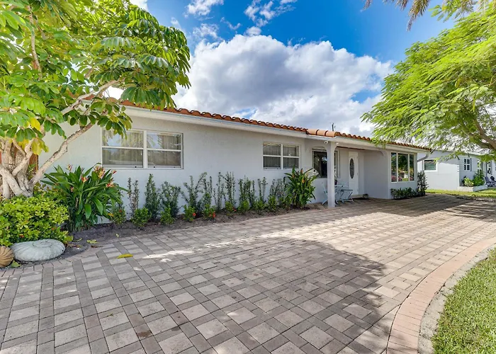 Fish, Swim & Relax Poolside! Deerfield Beach Oasis