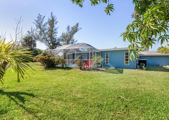Relaxing 4 Bedroom Home With Pool