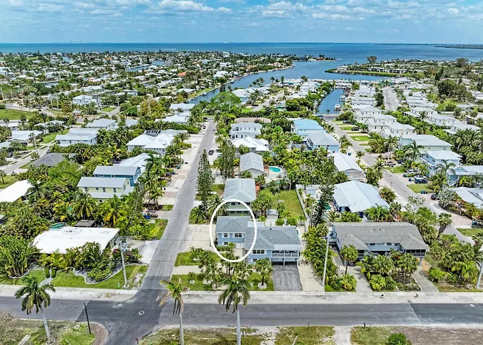 Ami Sand Dollar: Dog Friendly, Private Pool, 2 Blocks To Beach By Anna Maria Life Vacation Rentals