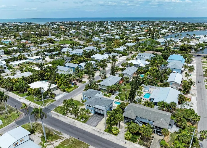 Ami Sand Dollar: Dog Friendly, Private Pool, 2 Blocks To Beach By Anna Maria Life Vacation Rentals